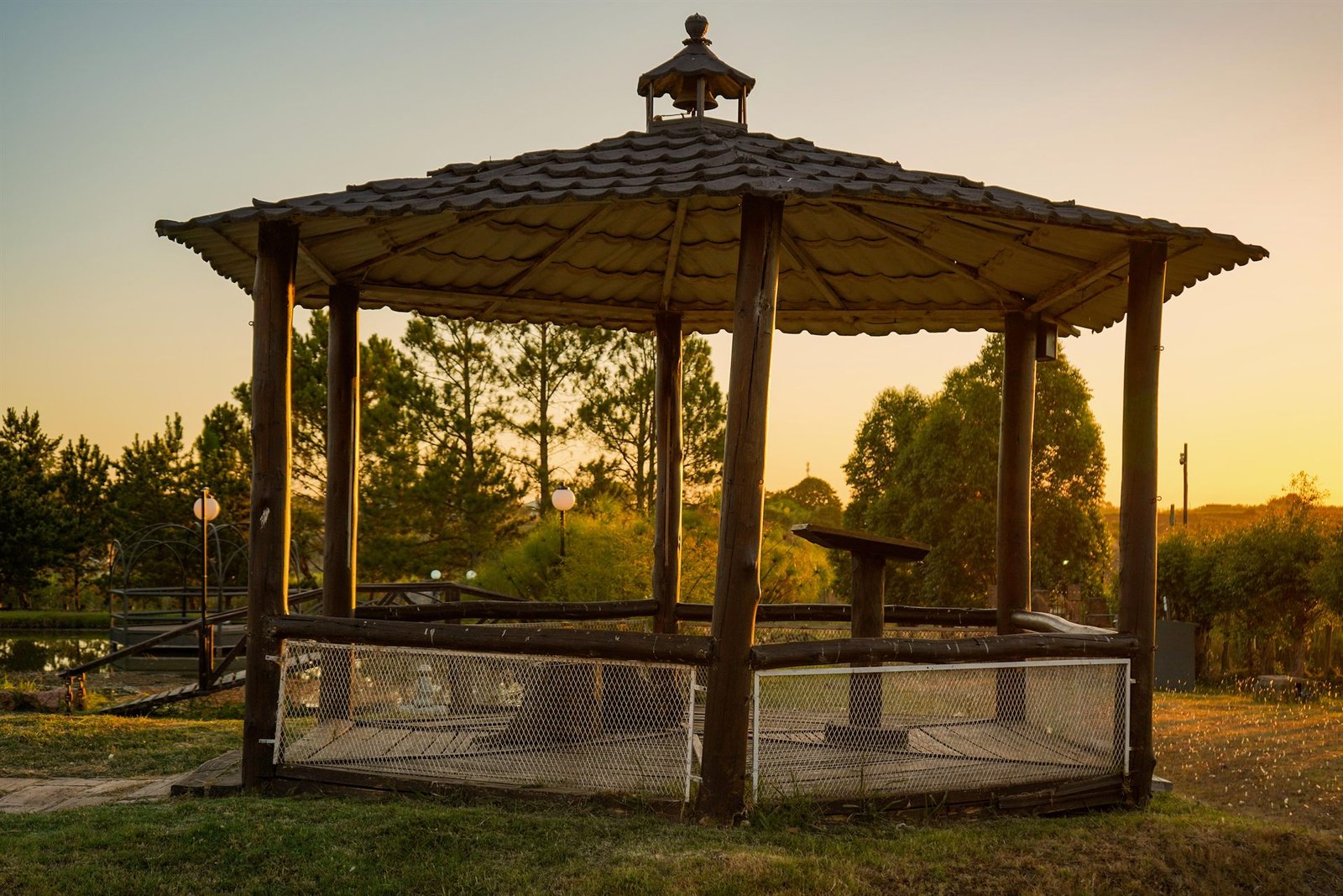 Gazebo en el jardín